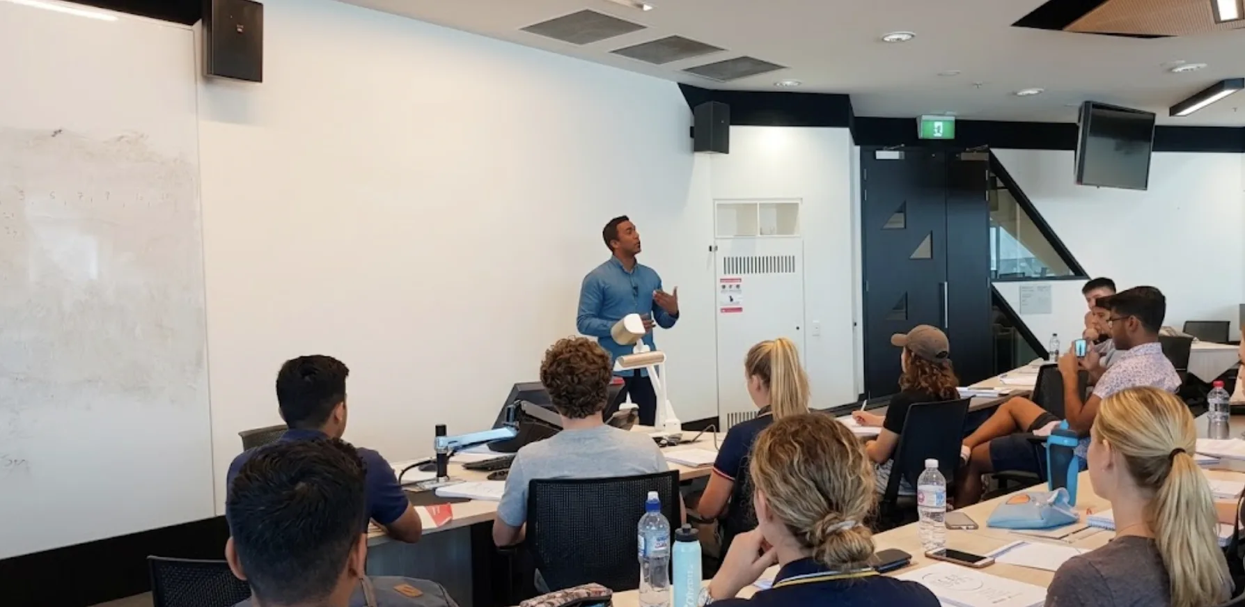 Shanaka teaching a workshop